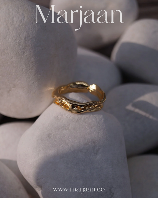 Minimal Textured Band